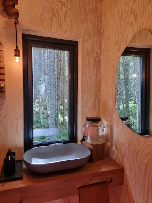 Treetop Ekne - Hytte I Skogen Med Hengebru Hotel Levanger Exterior photo